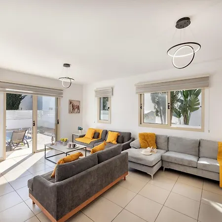 Villa Palms 32 *