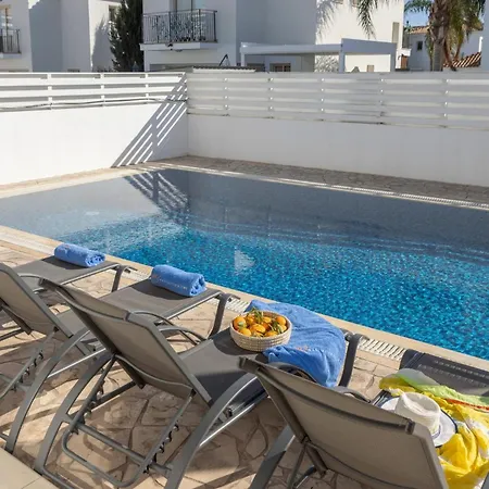 Palms 32 Villa Protarász