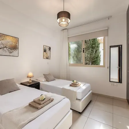 Palms 32 *